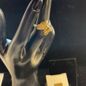 Avon -1989- Vintage Elegant Sweep Ring Size 6